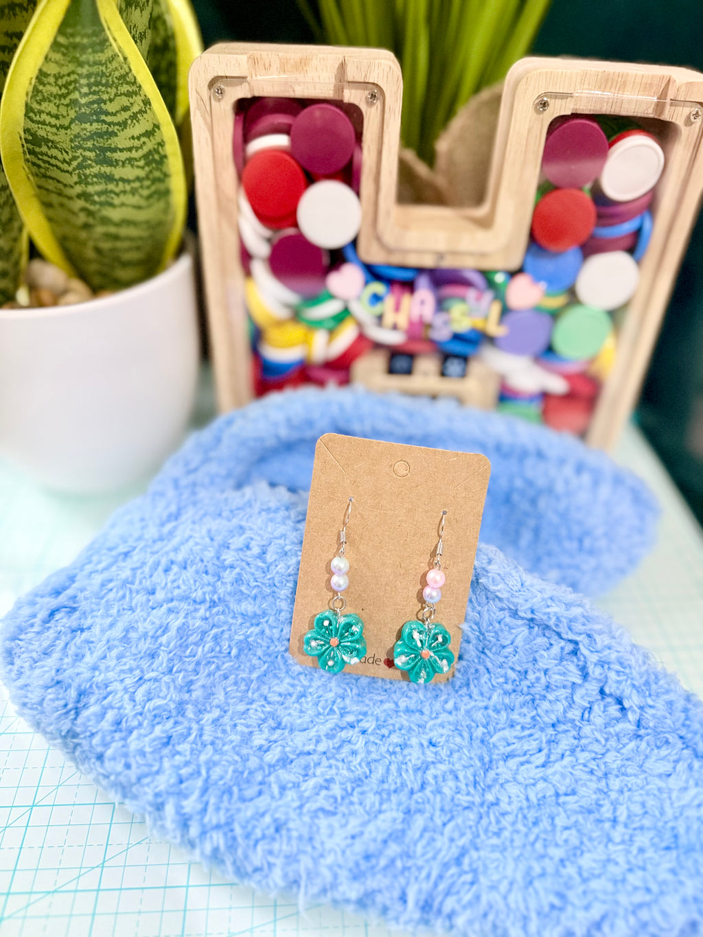 Flower earrings in ‘Teal’