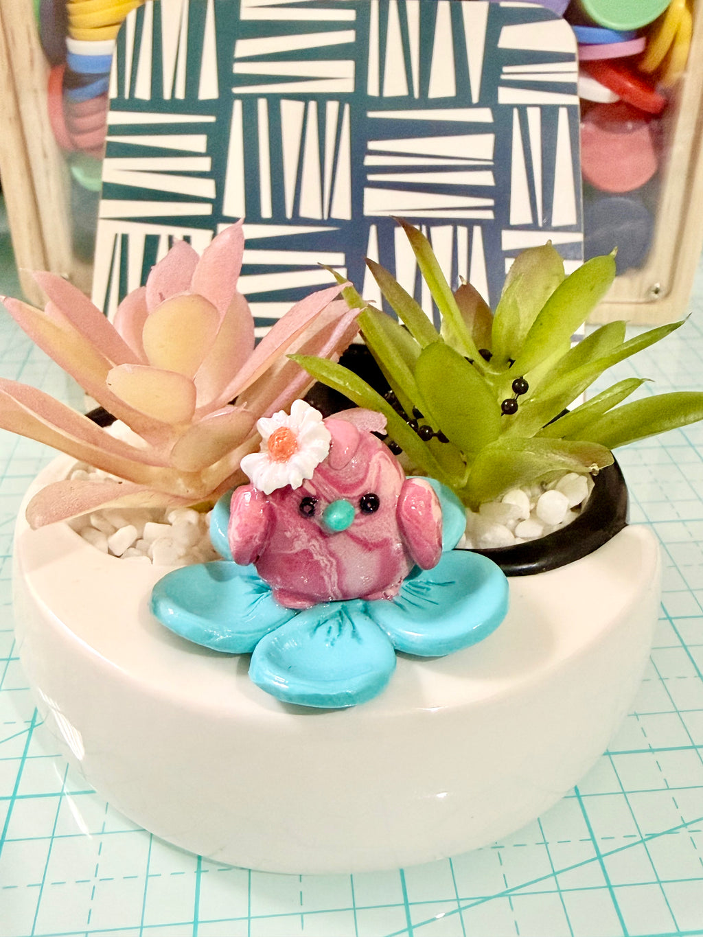 Desktop buddy in (pink)