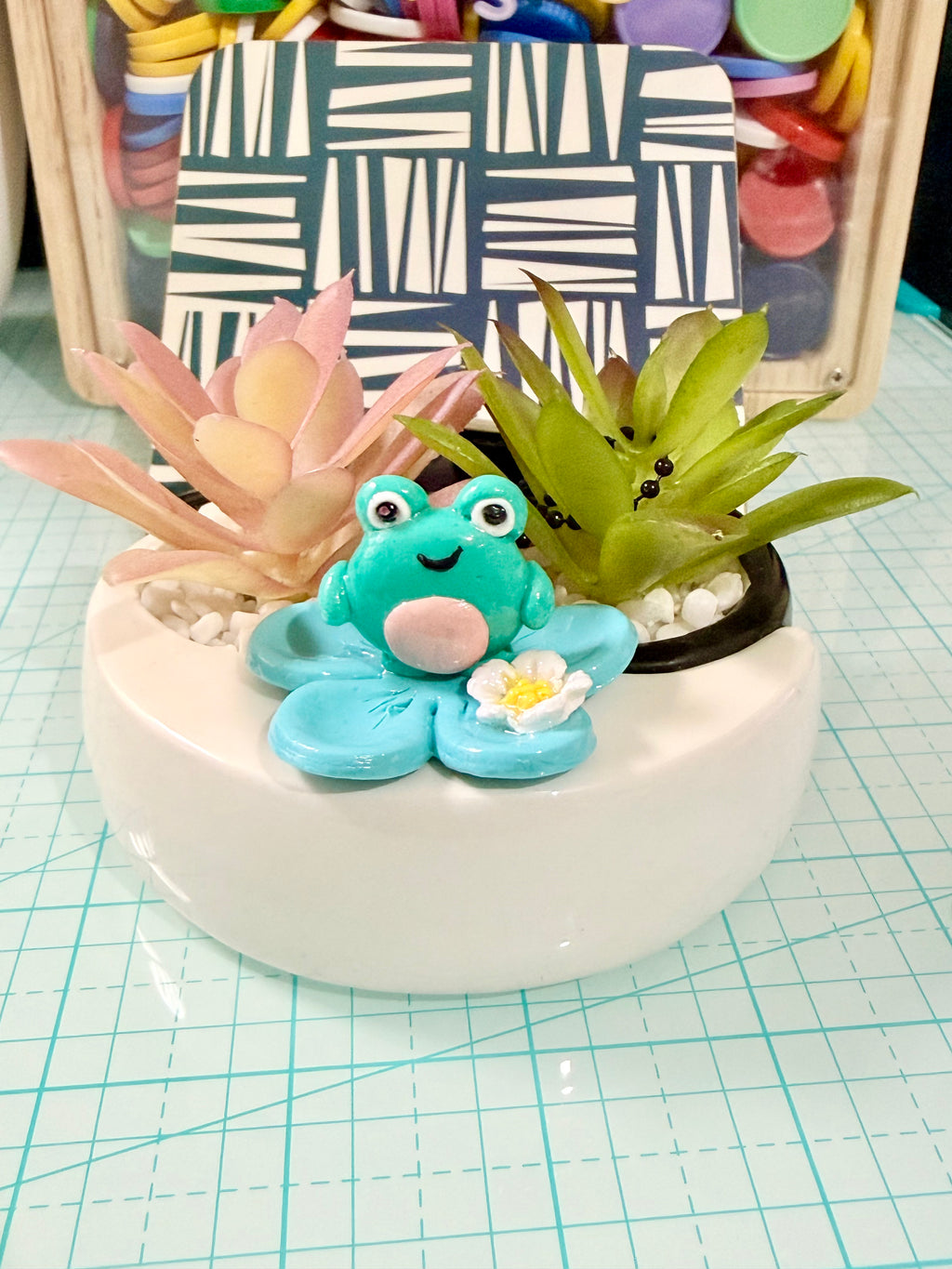 Froggy desktop buddy