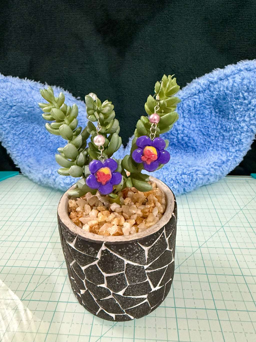Flower earrings in (purple)