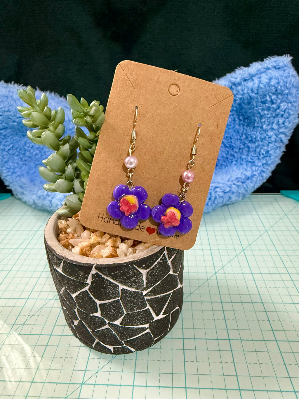 Flower earrings in (purple)